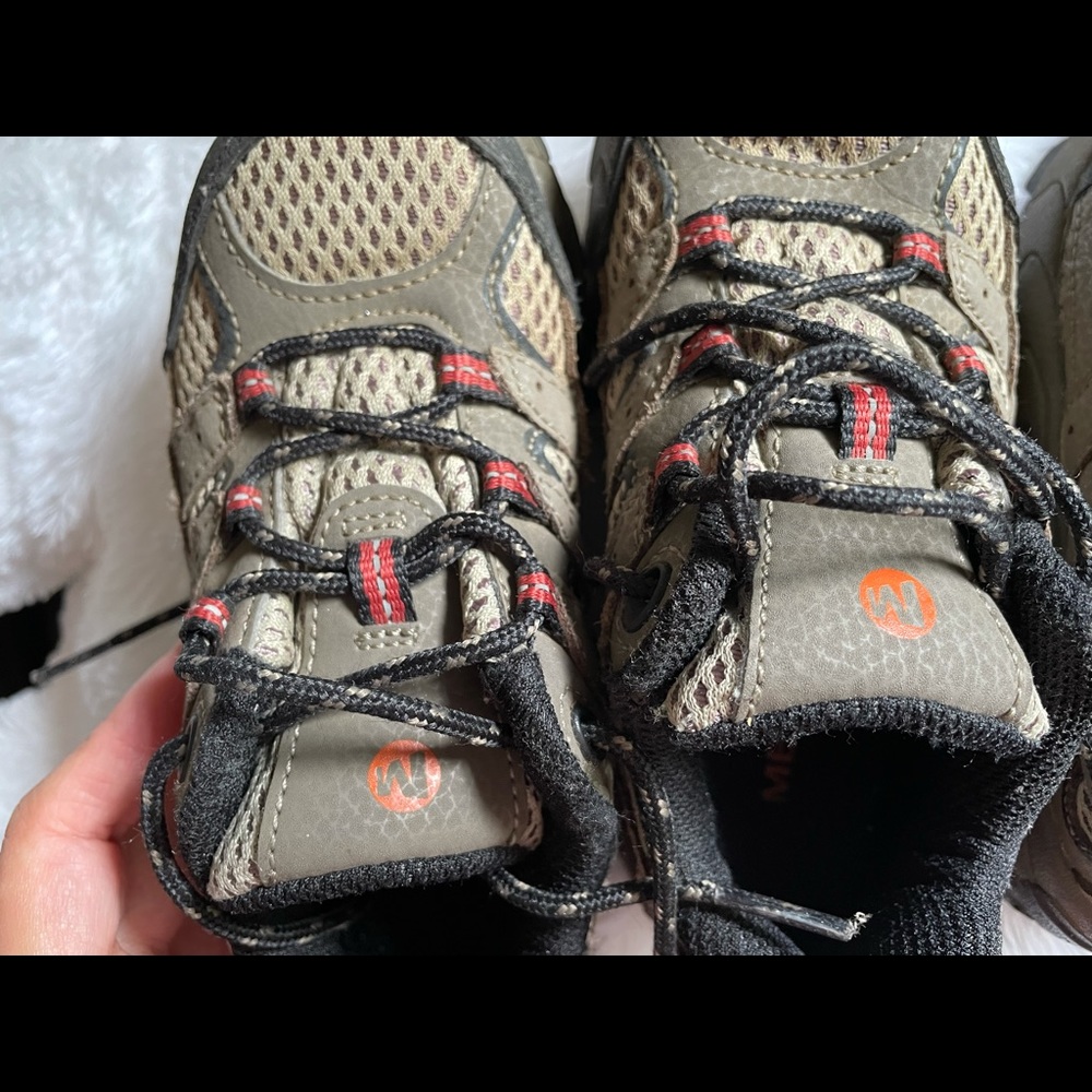 Kid’s Merrill hiking shoes